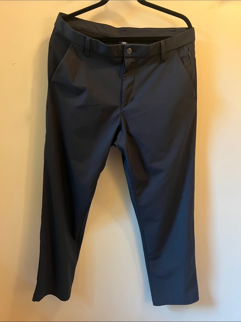 Men's Classic Straight Kirkland 36/30 Black Pants - Versatile Everyday Wear